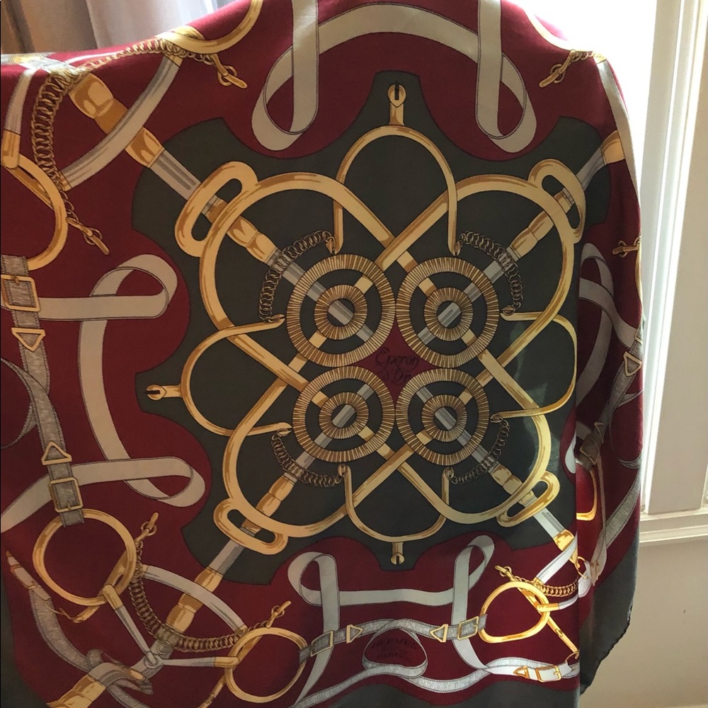 Hermes Eperon d’or Scarf. 100% Silk